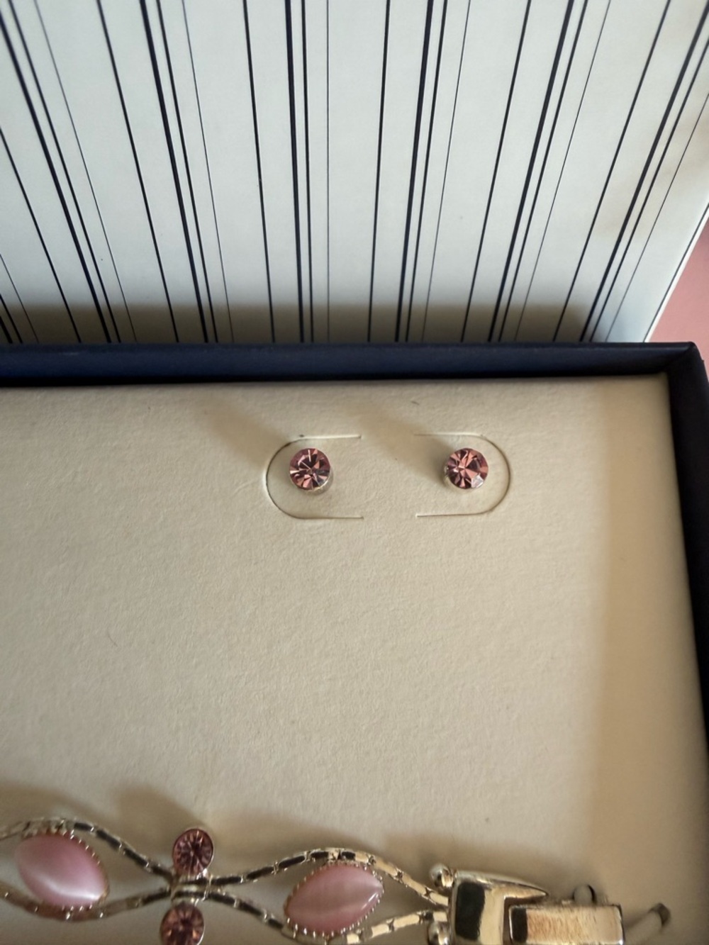 Liz Claiborne Crazy Horse Pink and Gold Link Bracelet - Picture 3 of 4